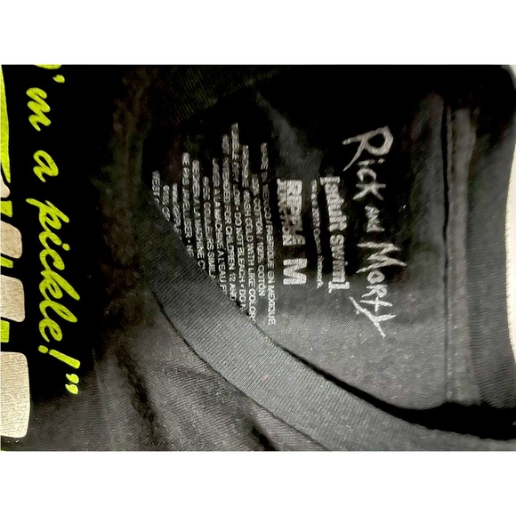 Rick & Morty BOOM I’M A PICKLE! Pickle Rick’s T-Shirt Cartoon Network Size M - Picture 4 of 4